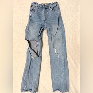 Abercrombie & Fitch The '90s Straight Ultra High Rise Distressed Jean